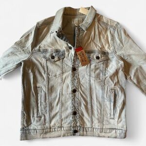 NWT Men’s light wash denim jean jacket